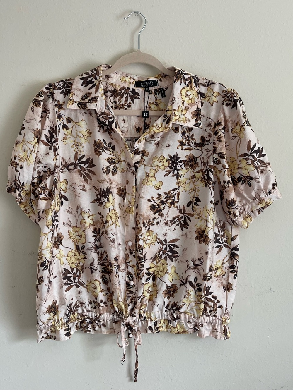 Badgley Mischka Cream Floral Button-Front Short Sleeve Blouse. Open to Offers.